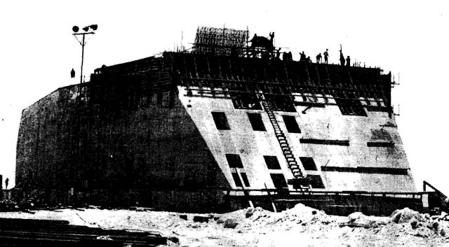 Moruroa, 1965. Blockhaus du PEA Dindon en construction.